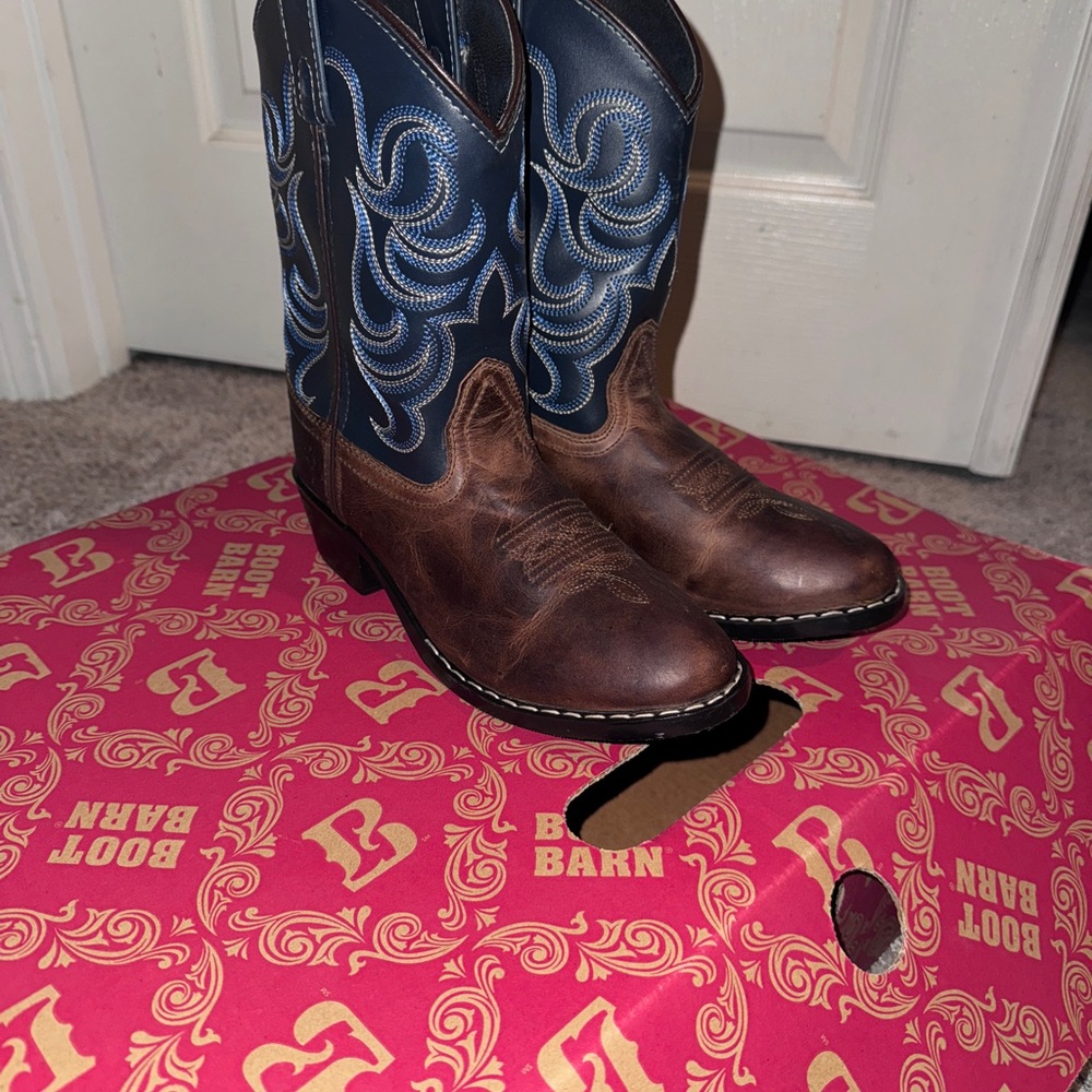 CODY JAMES BOYS' HOLT TWO-TONE EMBROIDERED WESTERN BOOTS - ROUND TOE size 3